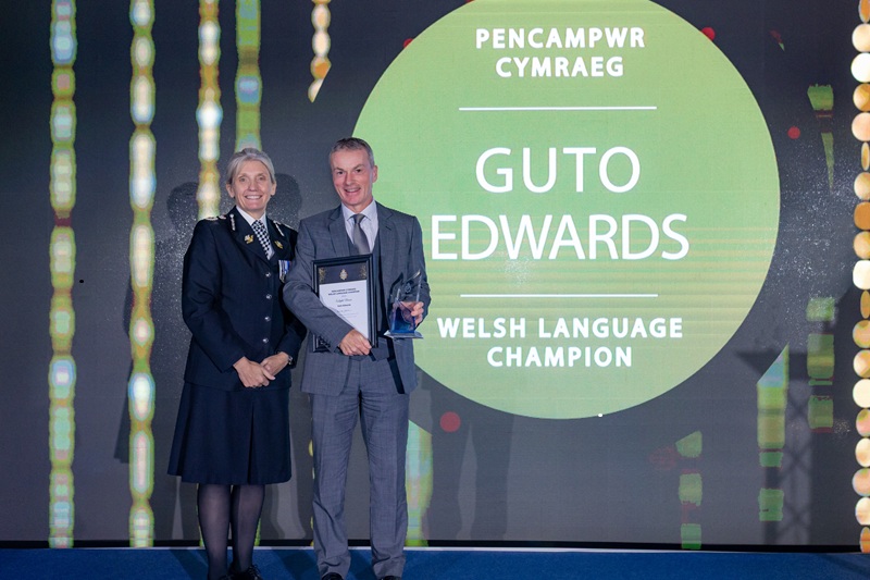 Photograph of Guto Edwards with Chief Constable Amanda Blakeman