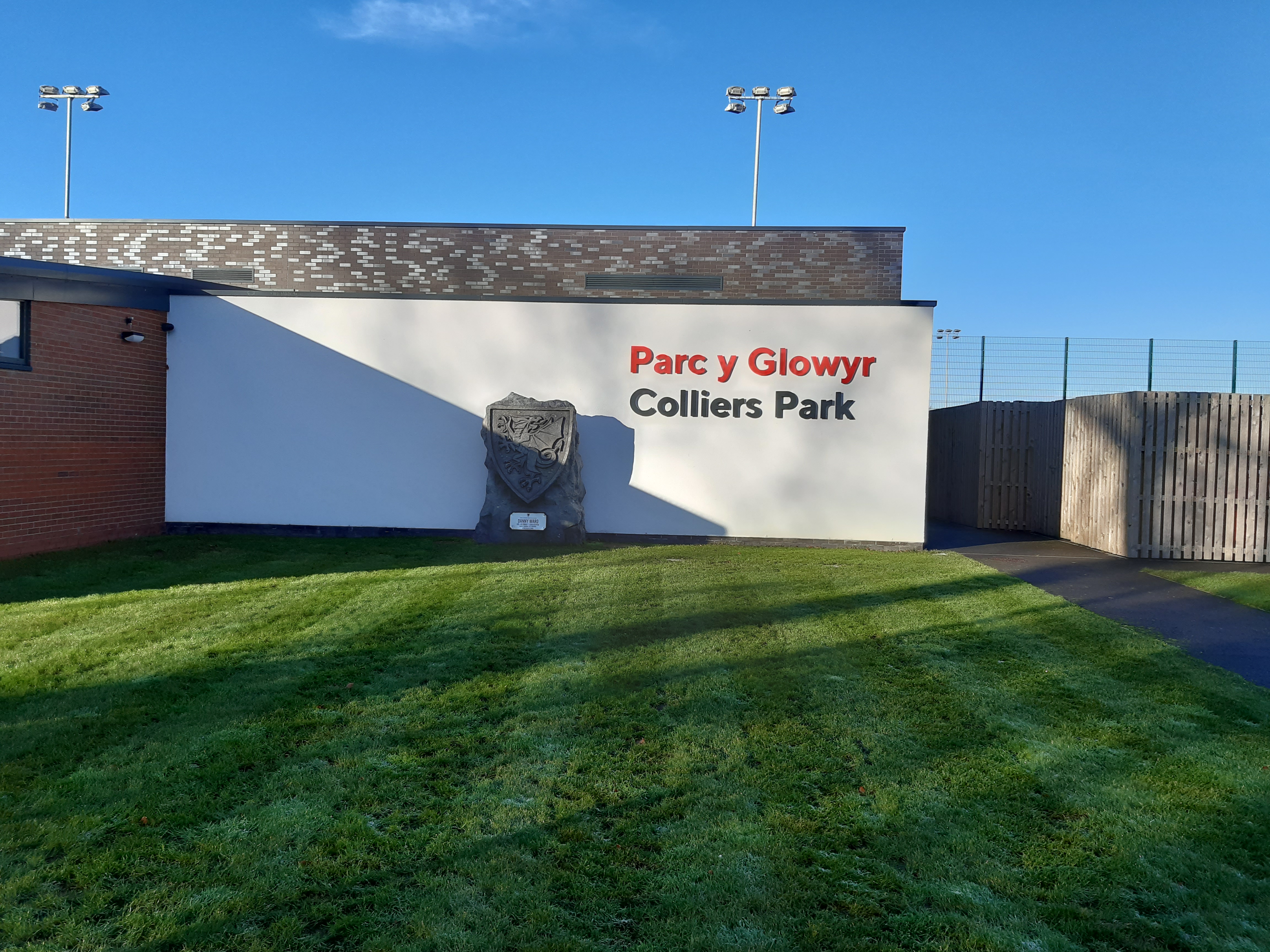Mharc y Glowyr fydd yn cynnal y gêm ddydd Sadwrn, 22 Ionawr. 