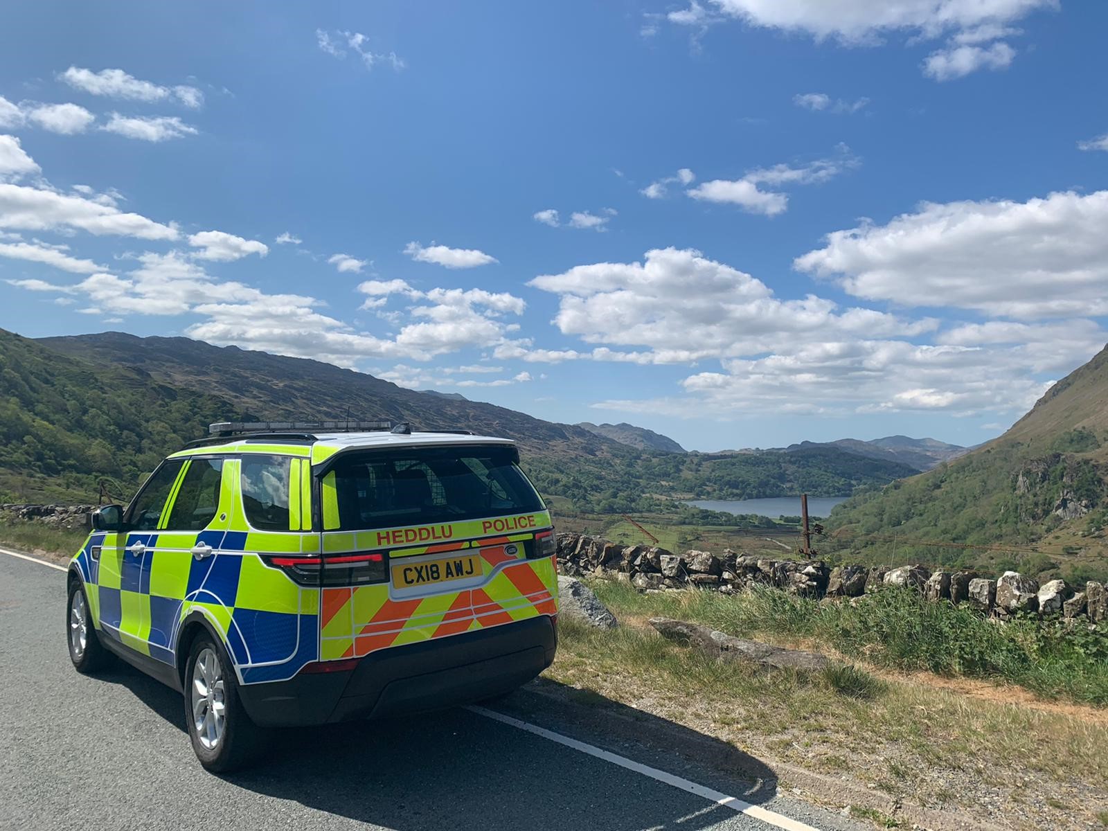 Photograph showing a police car in Pen y Pass