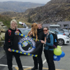 Swyddog Heddlu Gogledd Cymru a Nyrs y GIG yn cwblhau 'lladdfa' o her er budd cŵn heddlu wedi ymddeol